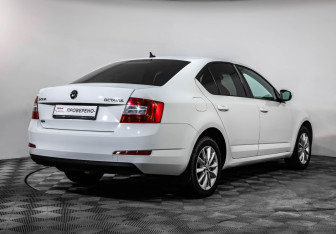 Подержанный автомобиль Skoda Octavia Liftback 2016 года (5 фото)