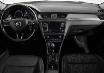 Подержанный автомобиль Skoda Rapid Liftback 2018 года (16 фото)