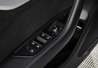 Подержанный автомобиль Audi A4 Sedan 2019 года (10 фото)