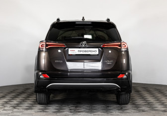 Подержанный автомобиль Toyota RAV4 2019 года (6 фото)