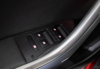 Подержанный автомобиль Opel Astra Hatchback 2012 года (16 фото)