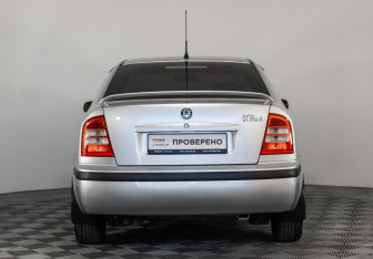 Подержанный автомобиль Skoda Octavia Liftback 2008 года (6 фото)