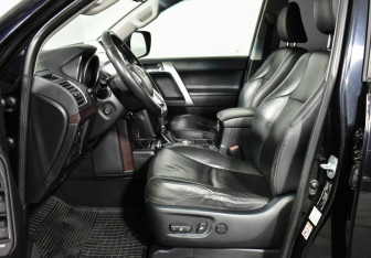 Подержанный автомобиль Toyota Land Cruiser Prado 2015 года (10 фото)