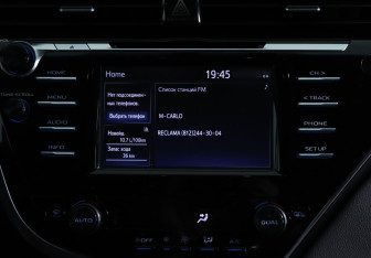 Подержанный автомобиль Toyota Camry Sedan 2019 года (12 фото)
