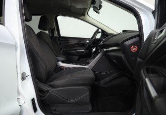 Подержанный автомобиль Ford Kuga 2016 года (21 фото)