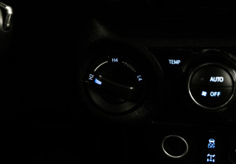 Подержанный автомобиль Toyota Hilux 2022 года (17 фото)