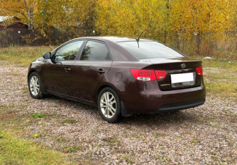 Подержанный автомобиль Kia Cerato Sedan 2011 года (3 фото)