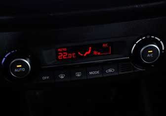 Подержанный автомобиль Kia Rio Hatchback 2017 года (16 фото)