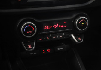 Подержанный автомобиль Kia Rio Hatchback 2019 года (16 фото)