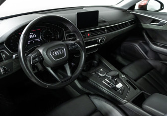 Подержанный автомобиль Audi A4 Sedan 2019 года (11 фото)