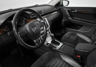 Подержанный автомобиль Volkswagen Passat Sedan 2012 года (9 фото)