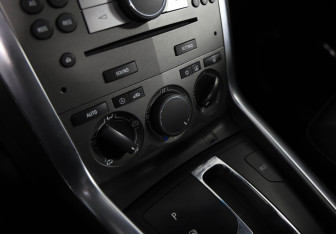 Подержанный автомобиль Opel Antara 2013 года (16 фото)