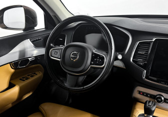 Подержанный автомобиль Volvo XC90 2015 года (16 фото)
