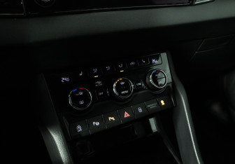 Подержанный автомобиль Skoda Karoq 2020 года (16 фото)