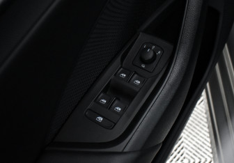 Подержанный автомобиль Skoda Octavia Liftback 2020 года (10 фото)