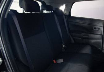 Подержанный автомобиль Mitsubishi ASX 2012 года (12 фото)