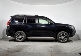 Подержанный автомобиль Toyota Land Cruiser Prado 2019 года (4 фото)