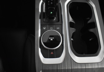 Подержанный автомобиль Jaecoo J7 2024 года (17 фото)