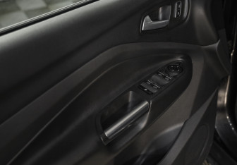 Подержанный автомобиль Ford Kuga 2016 года (18 фото)