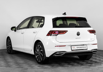 Подержанный автомобиль Volkswagen Golf Hatchback 2020 года (8 фото)