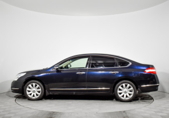 Подержанный автомобиль Nissan Teana 2009 года (8 фото)