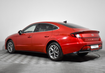 Подержанный автомобиль Hyundai Sonata 2020 года (7 фото)