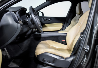 Подержанный автомобиль Volvo XC60 2019 года (12 фото)