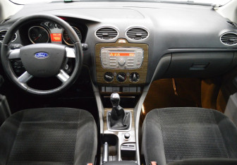 Подержанный автомобиль Ford Focus Sedan 2008 года (14 фото)