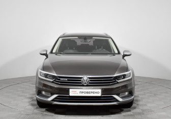 Подержанный автомобиль Volkswagen Passat Wagon 2017 года (2 фото)