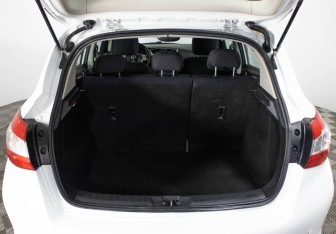 Подержанный автомобиль Nissan Tiida Hatchback 2015 года (9 фото)