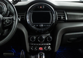 Подержанный автомобиль MINI Hatch 2019 года (14 фото)