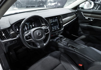 Подержанный автомобиль Volvo V90 Cross Country 2018 года (13 фото)
