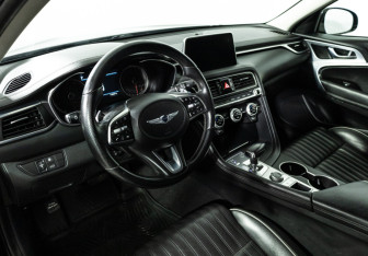 Подержанный автомобиль Genesis G70 2019 года (11 фото)