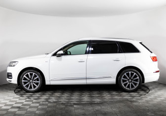 Подержанный автомобиль Audi Q7 2015 года (9 фото)