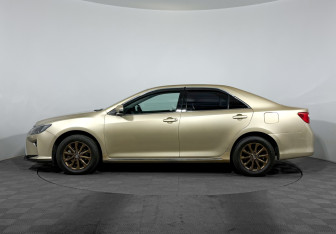 Подержанный автомобиль Toyota Camry Sedan 2012 года (8 фото)