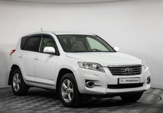 Подержанный автомобиль Toyota RAV4 2011 года (3 фото)