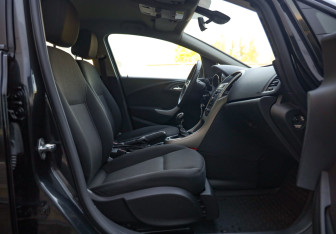 Подержанный автомобиль Opel Astra Hatchback 2011 года (20 фото)