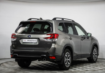 Подержанный автомобиль Subaru Forester Suv 2020 года (5 фото)