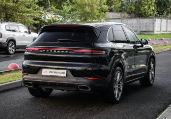 Подержанный автомобиль Porsche Cayenne 2023 года (6 фото)