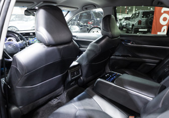 Подержанный автомобиль Toyota Camry Sedan 2020 года (19 фото)