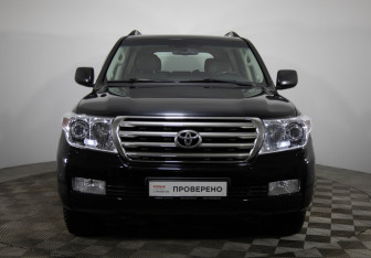 Подержанный автомобиль Toyota Land Cruiser Suv 2008 года (2 фото)