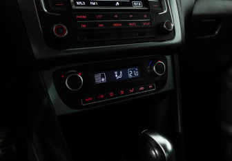 Подержанный автомобиль Volkswagen Polo Sedan 2016 года (15 фото)