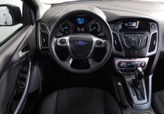 Подержанный автомобиль Ford Focus Hatchback 2012 года (9 фото)