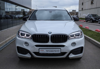 Подержанный автомобиль BMW X6 2018 года (2 фото)