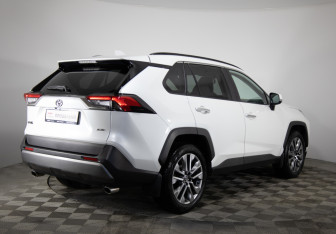 Подержанный автомобиль Toyota RAV4 2019 года (5 фото)