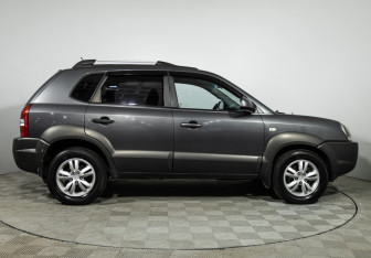 Подержанный автомобиль Hyundai Tucson 2008 года (4 фото)