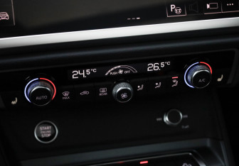 Подержанный автомобиль Audi Q3 2024 года (20 фото)