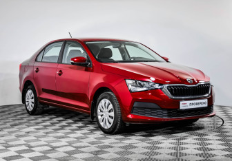 Подержанный автомобиль Skoda Rapid Liftback 2021 года (3 фото)