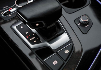 Подержанный автомобиль Audi Q7 2015 года (24 фото)