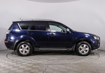 Подержанный автомобиль Mitsubishi Outlander 2009 года (4 фото)